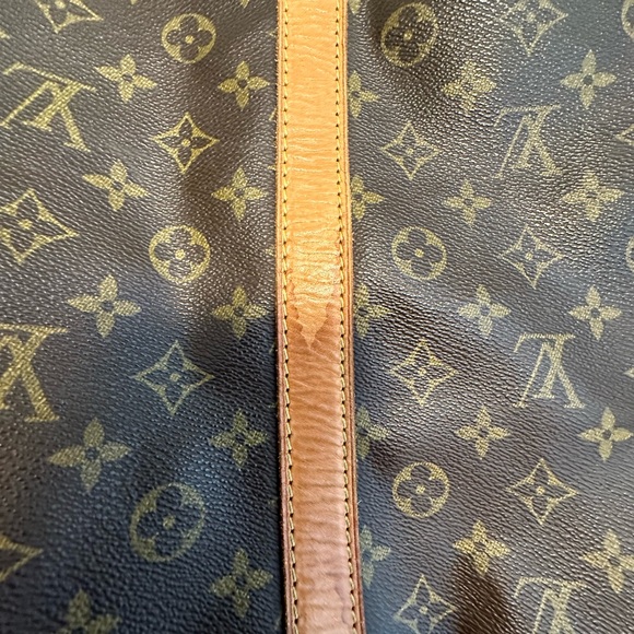 Authentic louie vitton travelling bag bought in France. - Picture 8 of 8